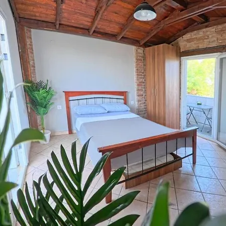 Appartamento 2nd Floor & Rooftop 6 Flogita