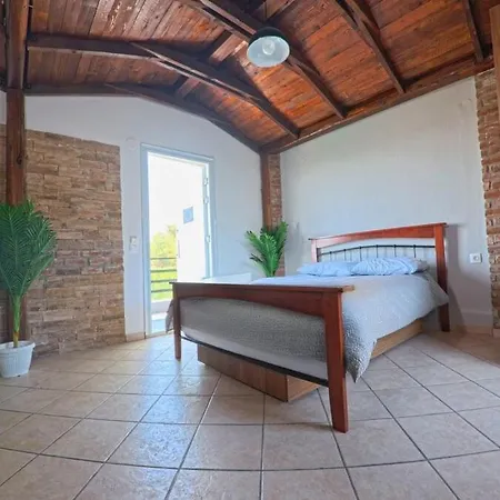 Appartamento 2nd Floor & Rooftop 6 Flogita